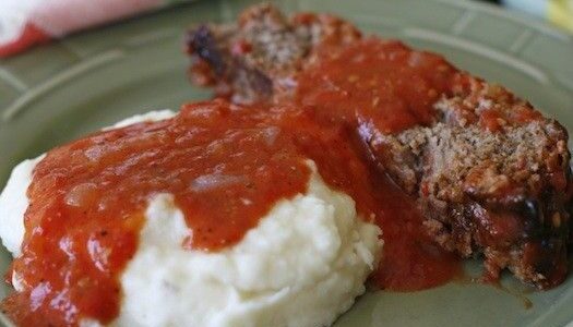 mashed potatoes meatloaf and tomato gravy